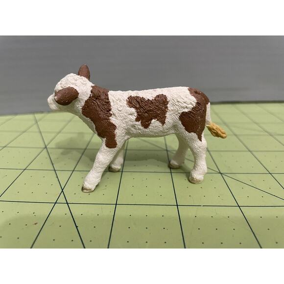 Schleich SIMMENTAL CALF Baby Cow 2015 Farm Figure Brown & White Toy Figurine - Picture 3 of 7